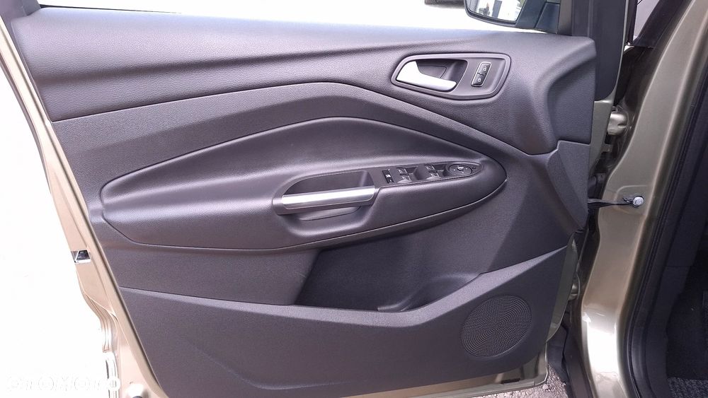 Ford Kuga 2.0 TDCi 2x4 Titanium - 22