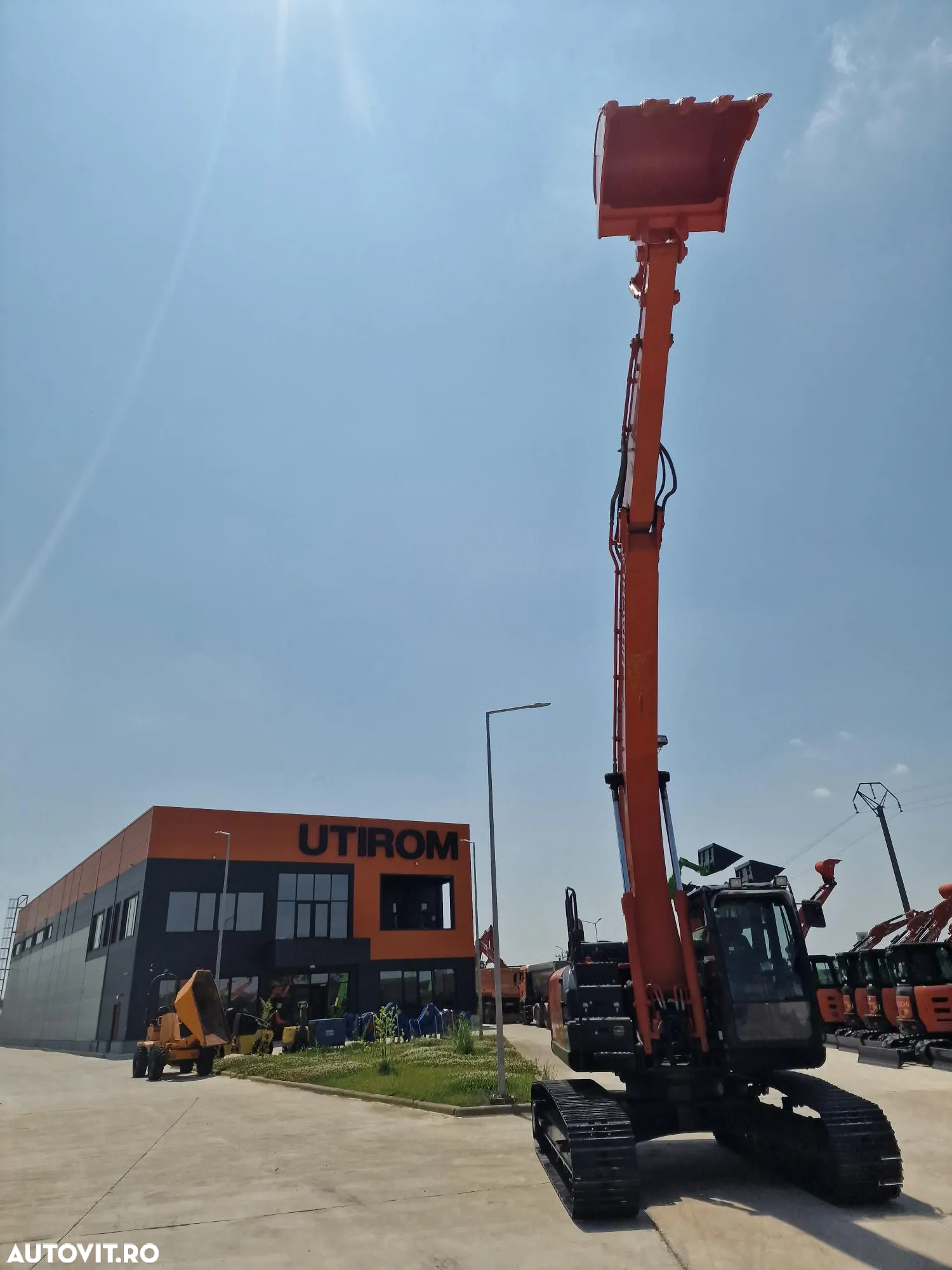 Hitachi ZX210, 2019, 23t, 4.888h, cupa NOUA 1,3mc-96.900 EUR+Tva, camera spate, camere laterale, inst picon, aer cond climatronic, consum 11l/h,. 3 pompe hidr HITACHI, inst picon, lant 90% ok 480h mars, posbilitate leasing 4 ani-PROMOTIE 96.900 EUR+Tva - 24