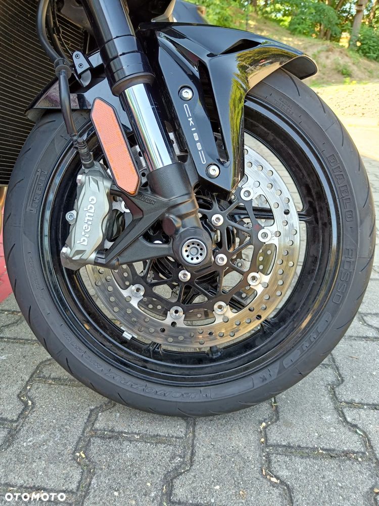Kawasaki H2 - 18