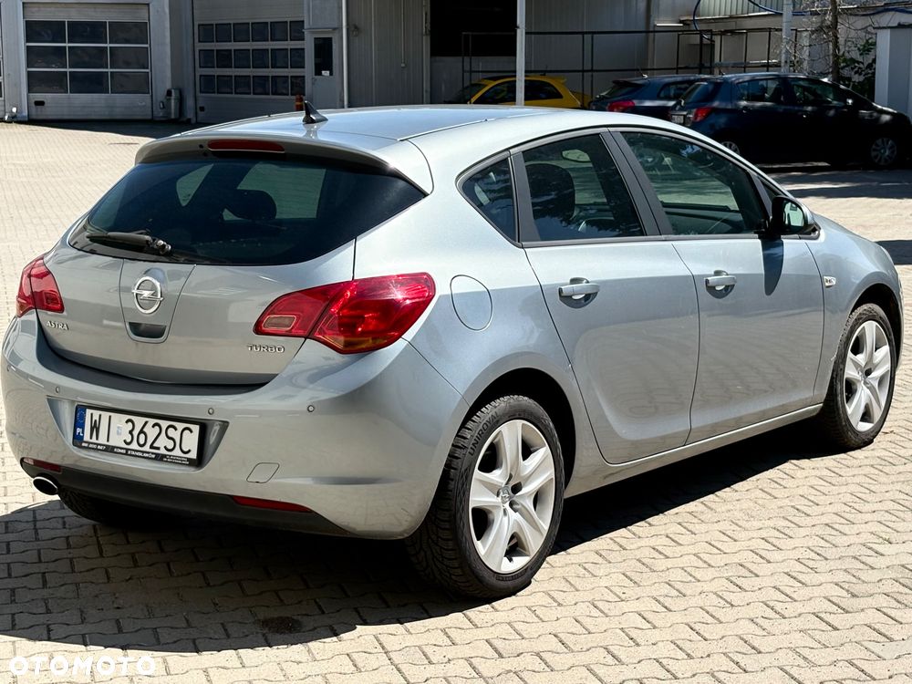Opel Astra 1.4 Turbo Color Edition - 4