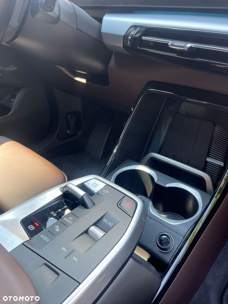 BMW iX1 xDrive30 M Sportpaket - 22