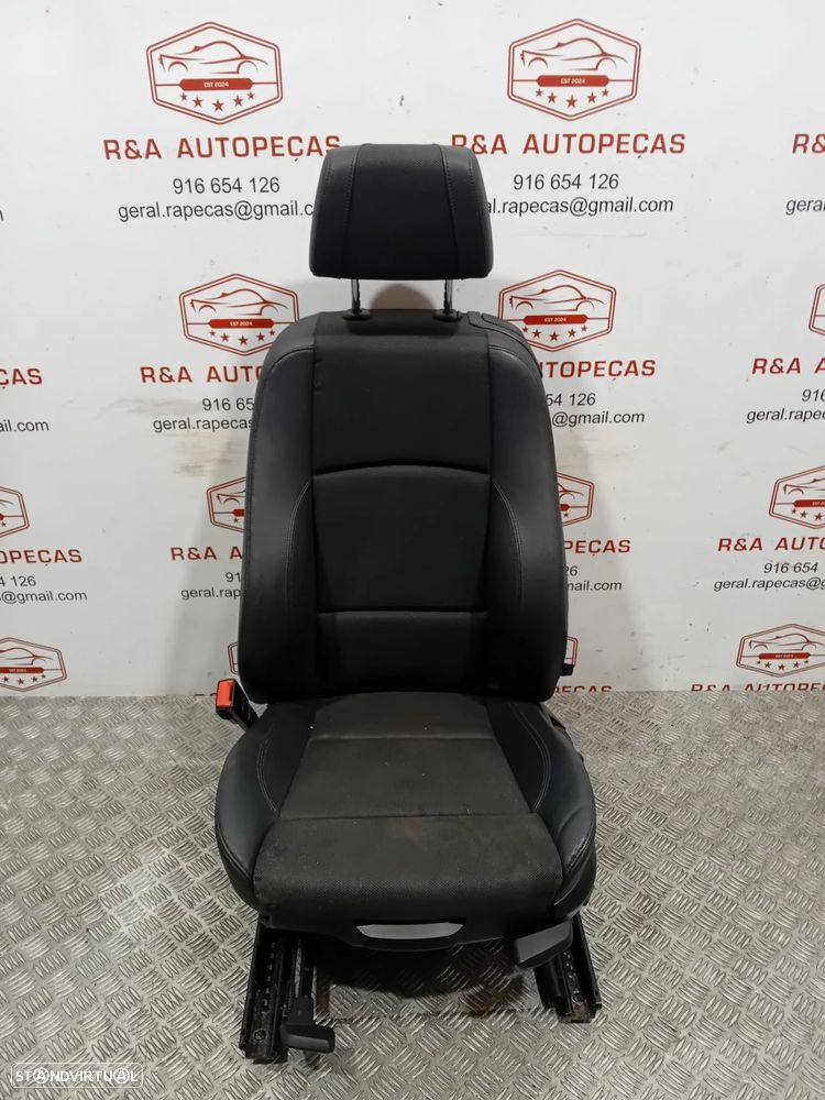 Conjunto de Bancos BMW Serie 1 Cabriolet E88 Pack M Pele e Tecido - 15