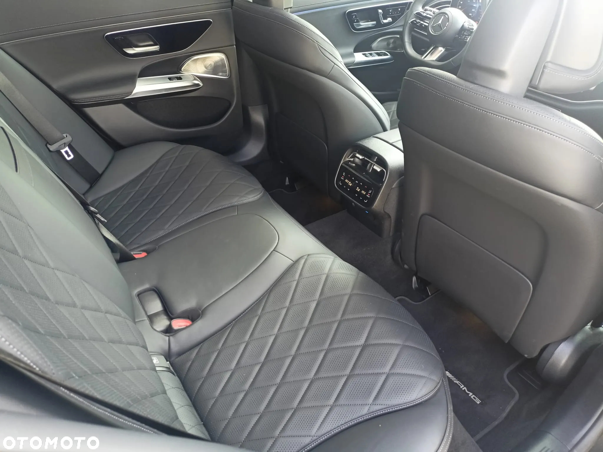 Mercedes-Benz Klasa E 300 PHEV AMG 9G-Tronic - 31