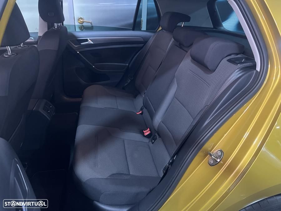 VW Golf 1.6 TDI Confortline - 21