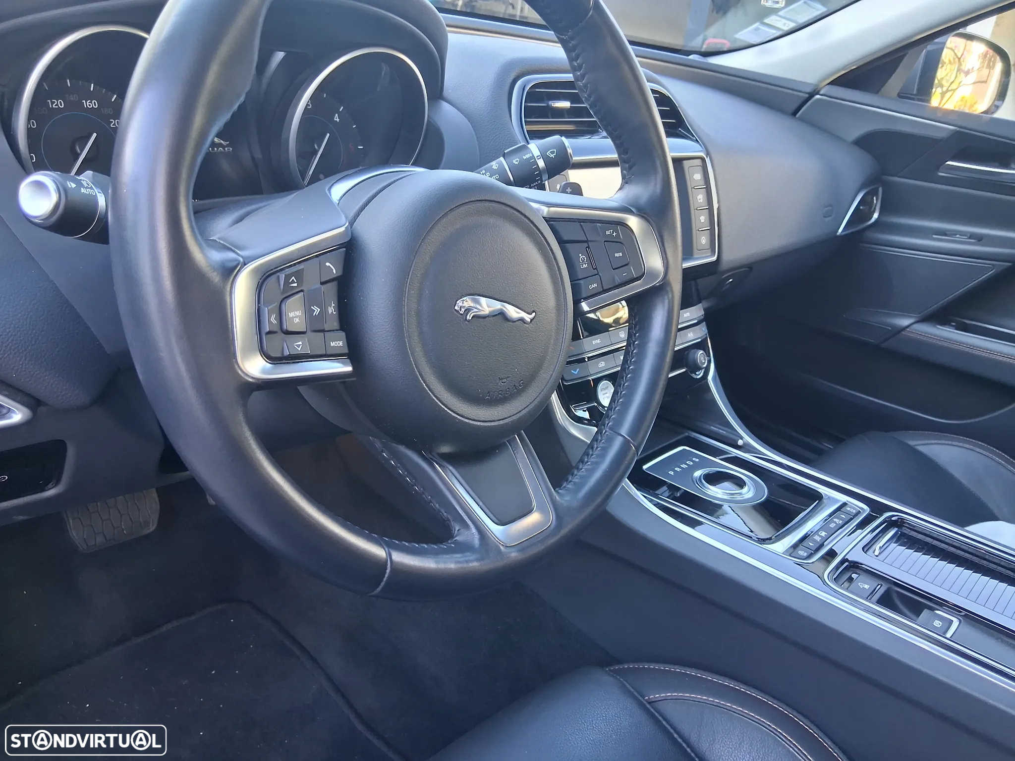 Jaguar XE 2.0 D Prestige Aut. - 12