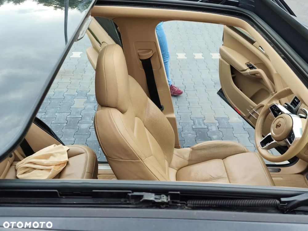 Porsche Cayenne S - 35