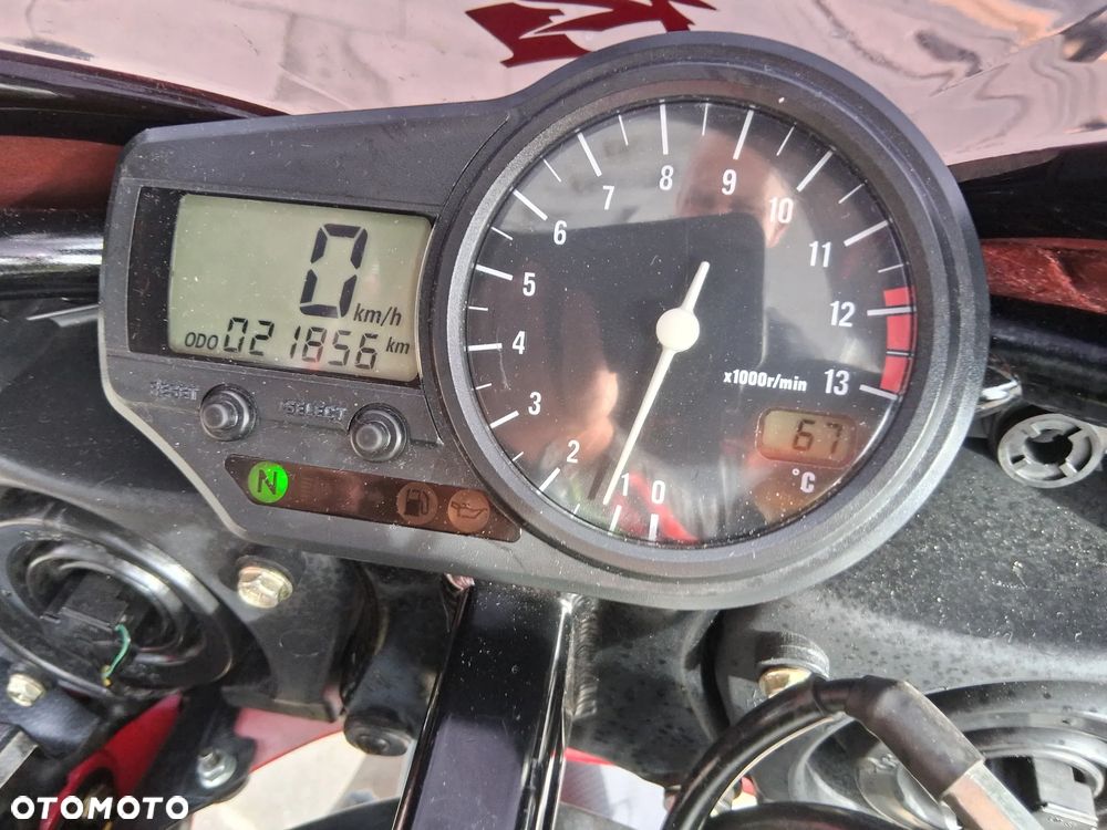 Yamaha R1 - 5