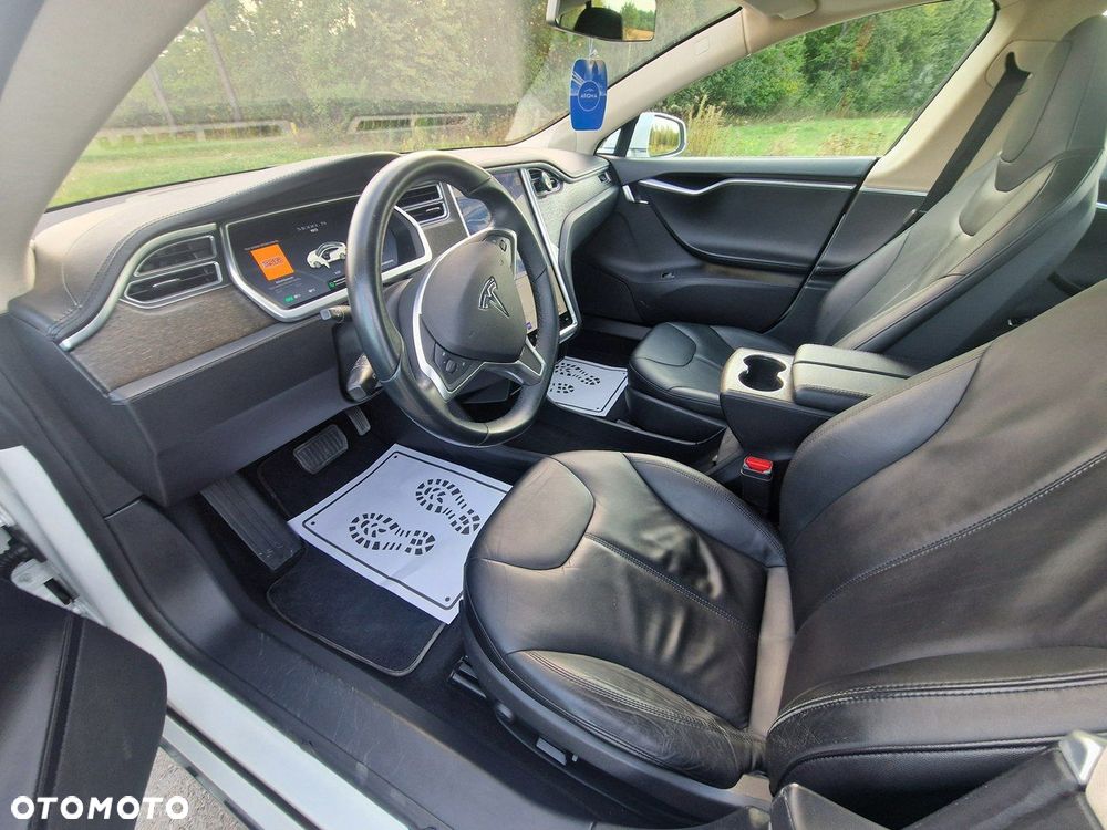 Tesla Model S - 17
