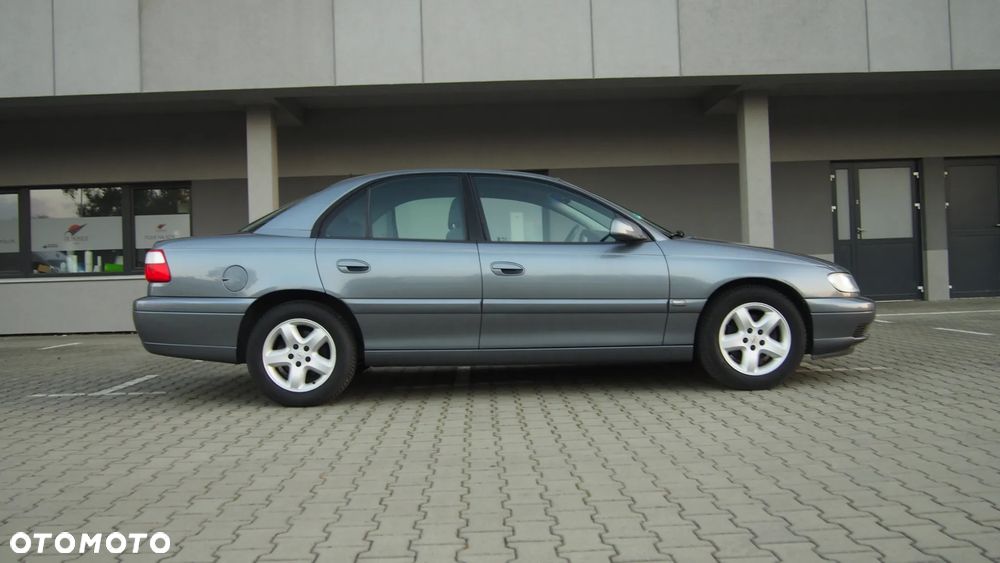 Opel Omega 2.2 Elegance - 35
