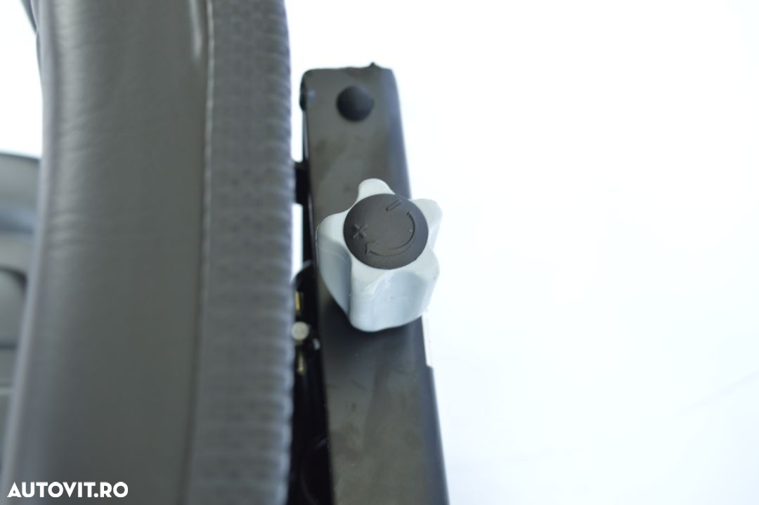 Scaun Universal W700 - 4