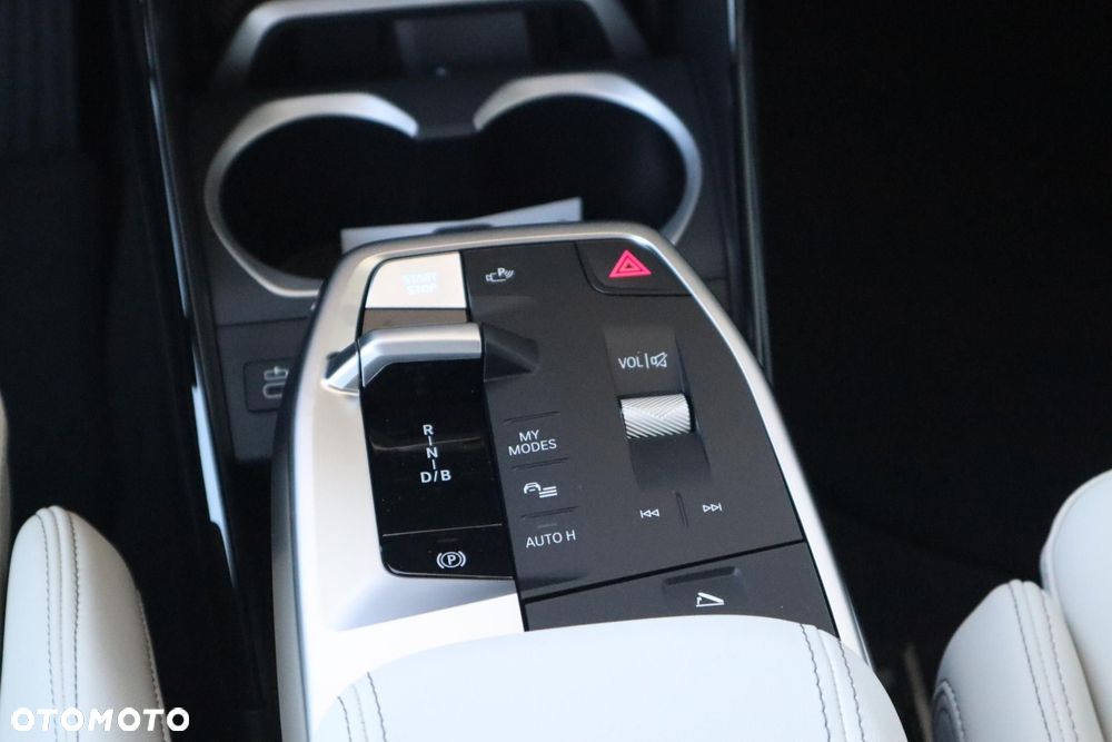 BMW iX1 eDrive20 66.5kWh xLine - 17