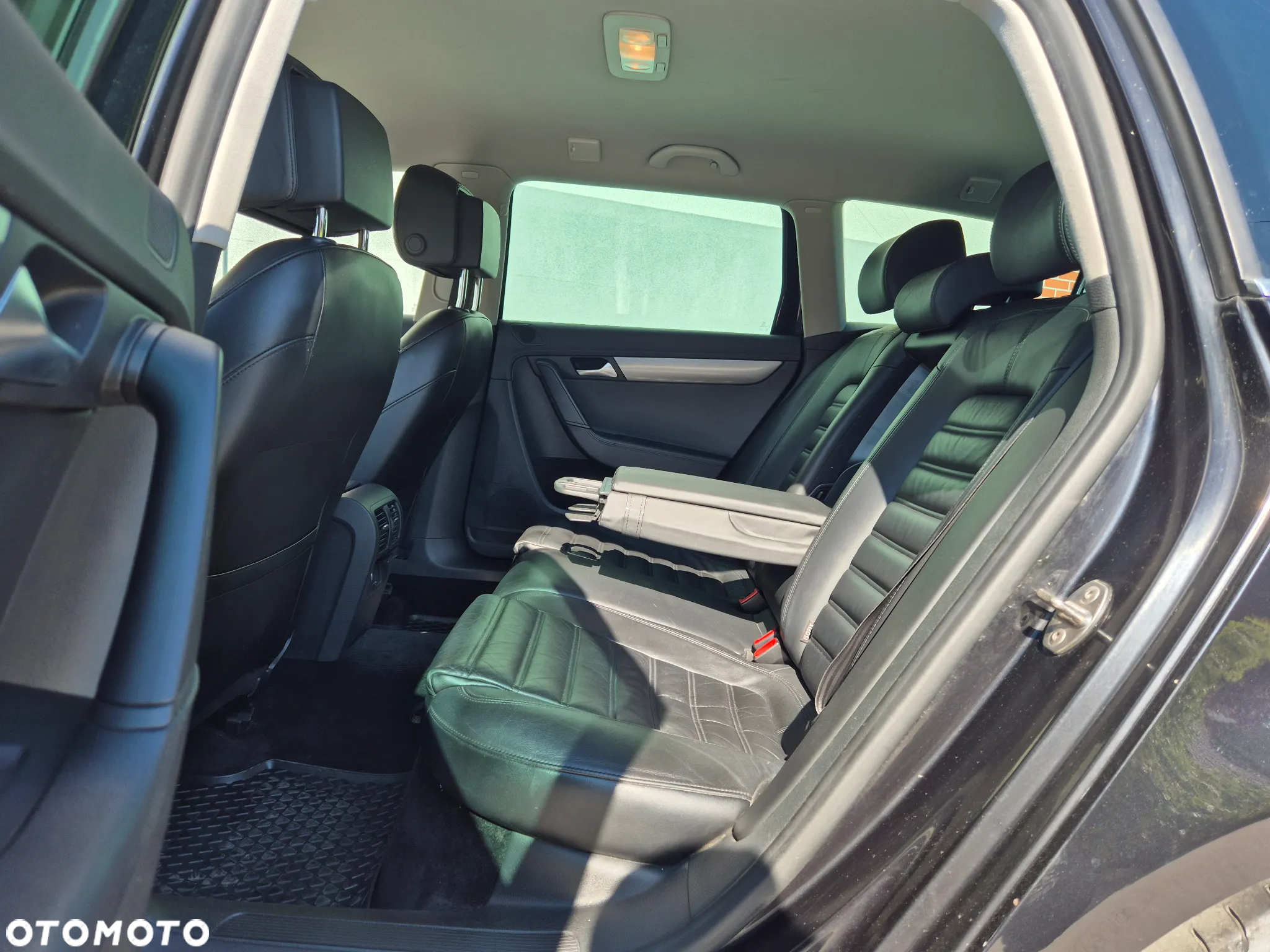 Volkswagen Passat 2.0 TDI Highline R-Style DSG - 28