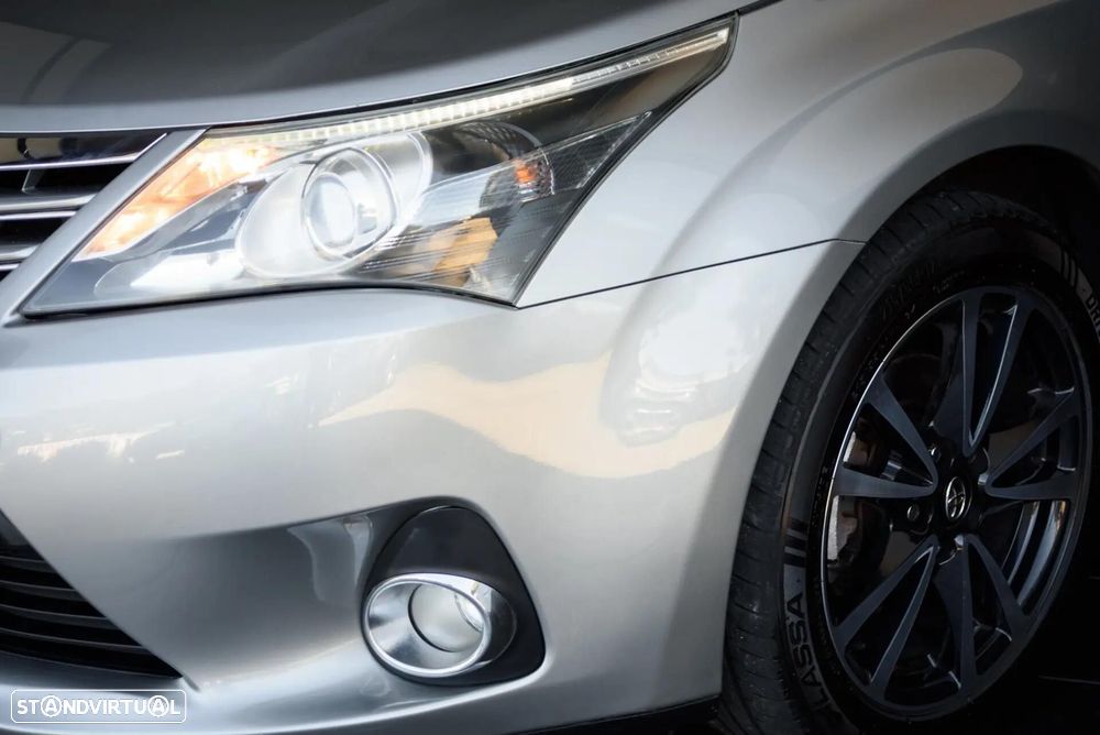 Toyota Avensis SD 2.0 D-4D Exclusive - 20