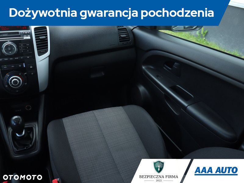 Kia Venga - 10