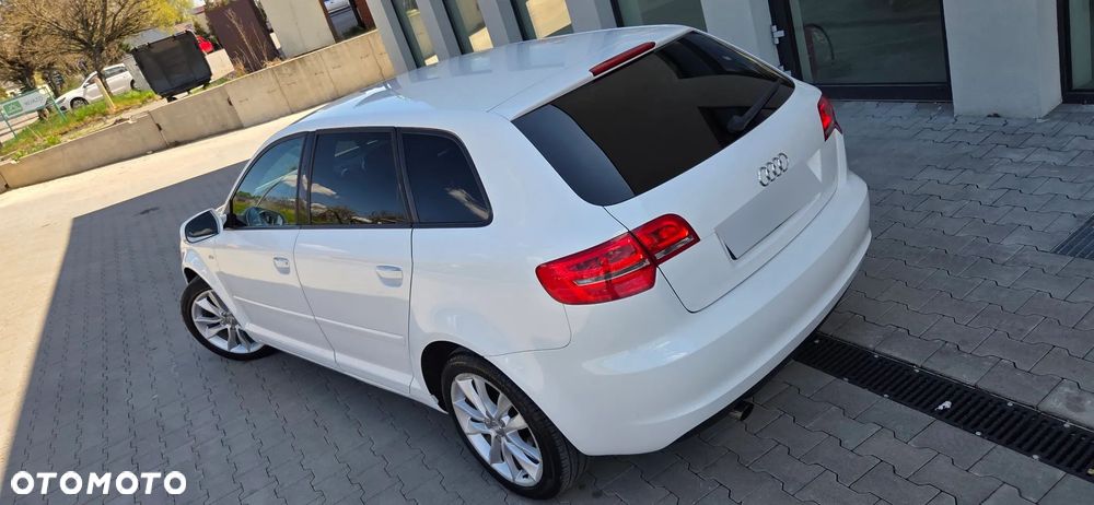 Audi A3 Sportback 1.6 TDI DPF S line Sportpaket - 24