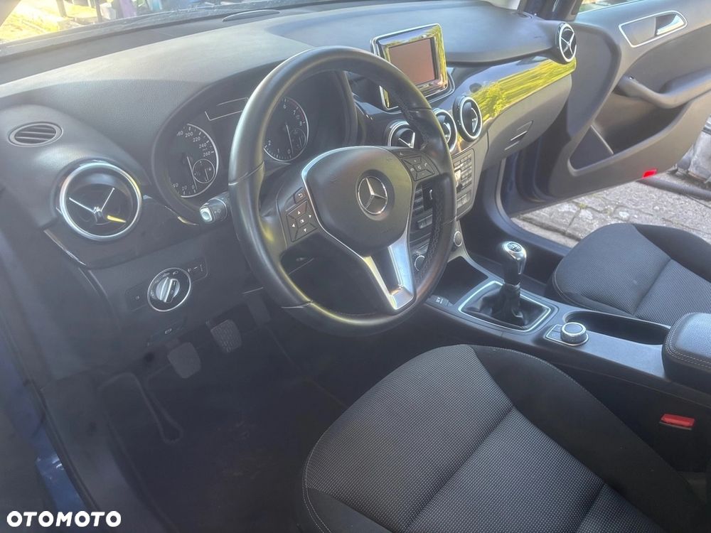 Mercedes-Benz Klasa B 180 Edition - 15