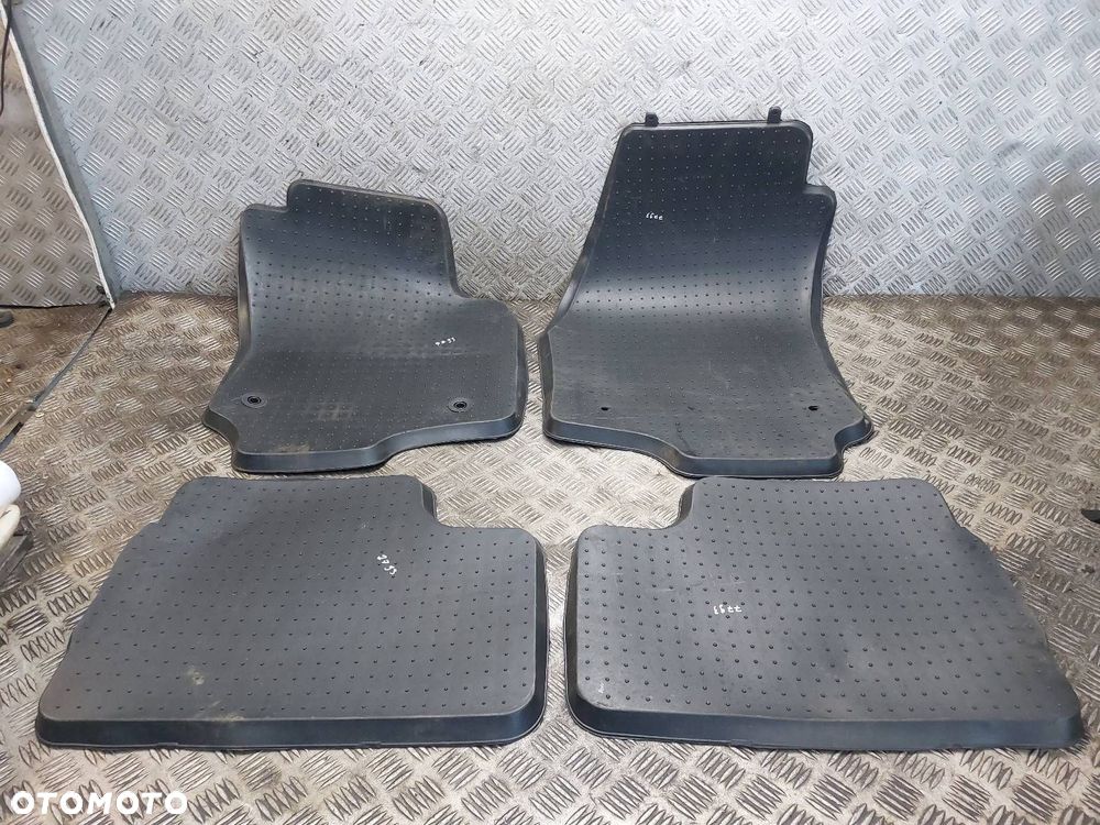 DYWANIKI KOMPLET OPEL ASTRA H POL GUM ID: 238040 - 5