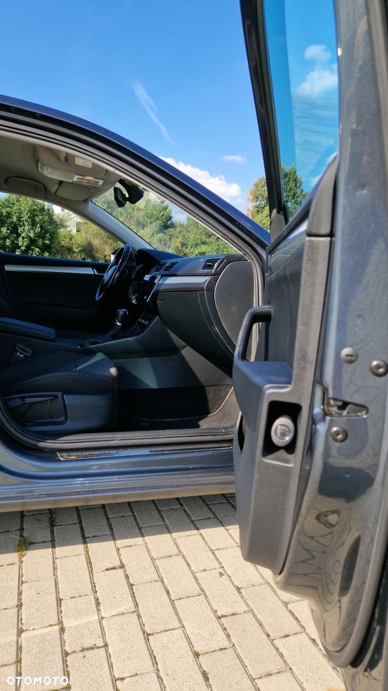 Skoda Superb 2.0 TDI Ambition DSG - 25