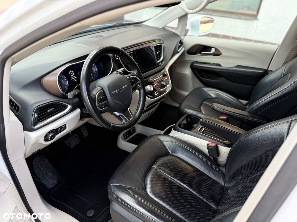 Chrysler Pacifica - 9