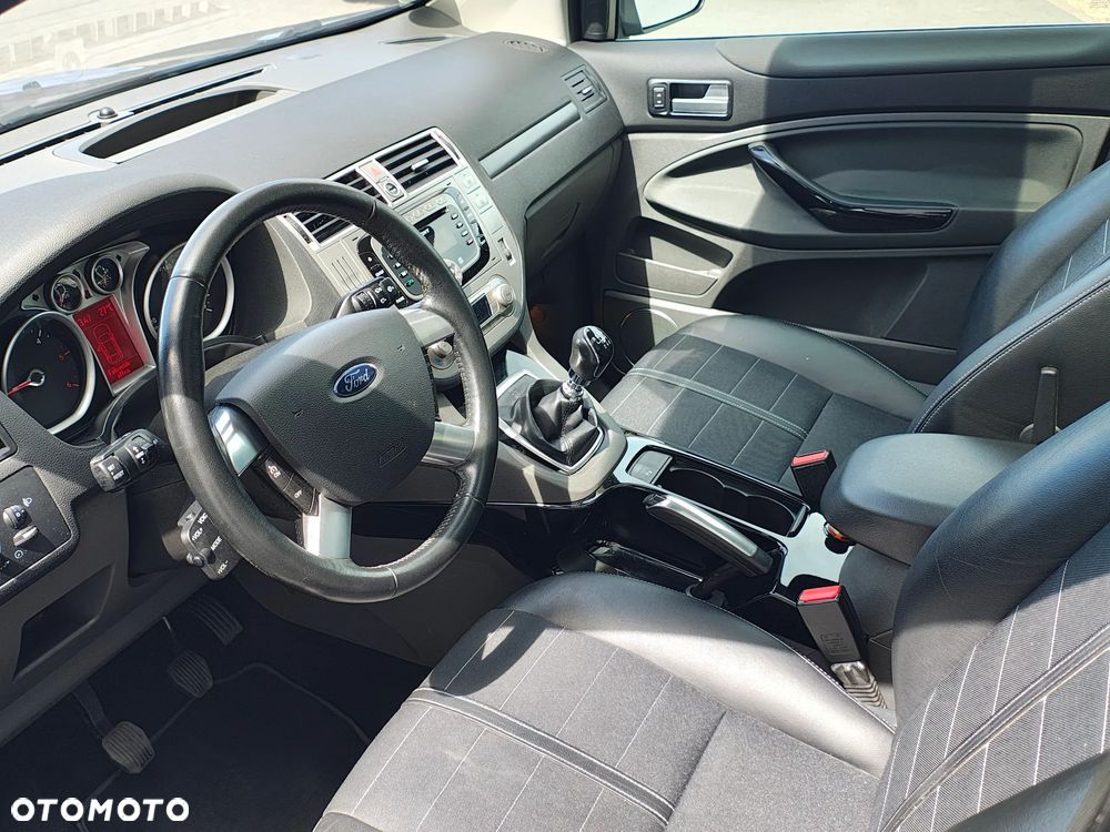 Ford Kuga 2.0 TDCi 4x4 Titanium - 32