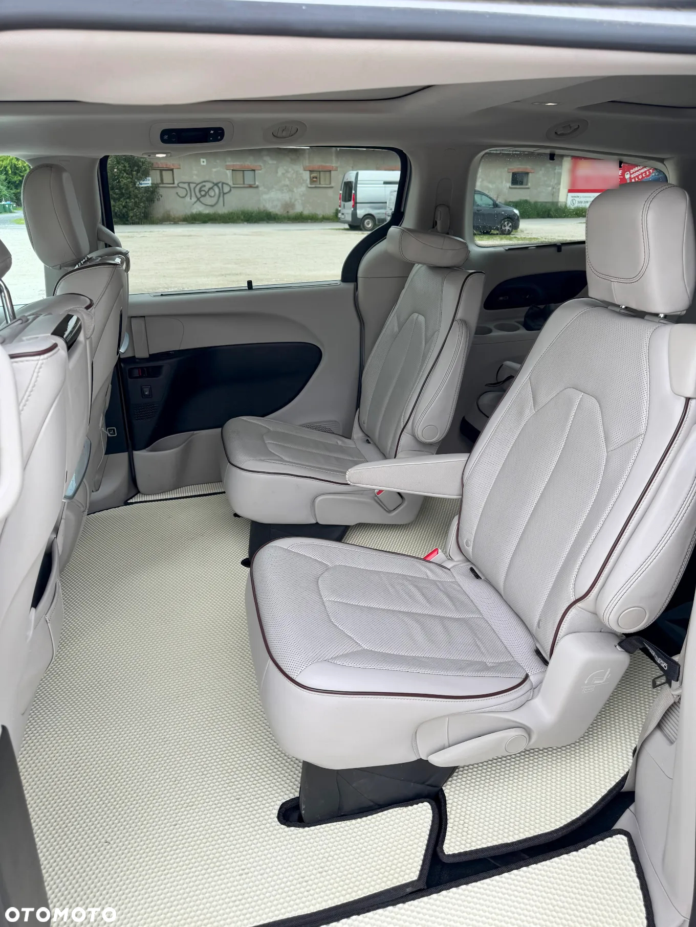 Chrysler Pacifica - 14