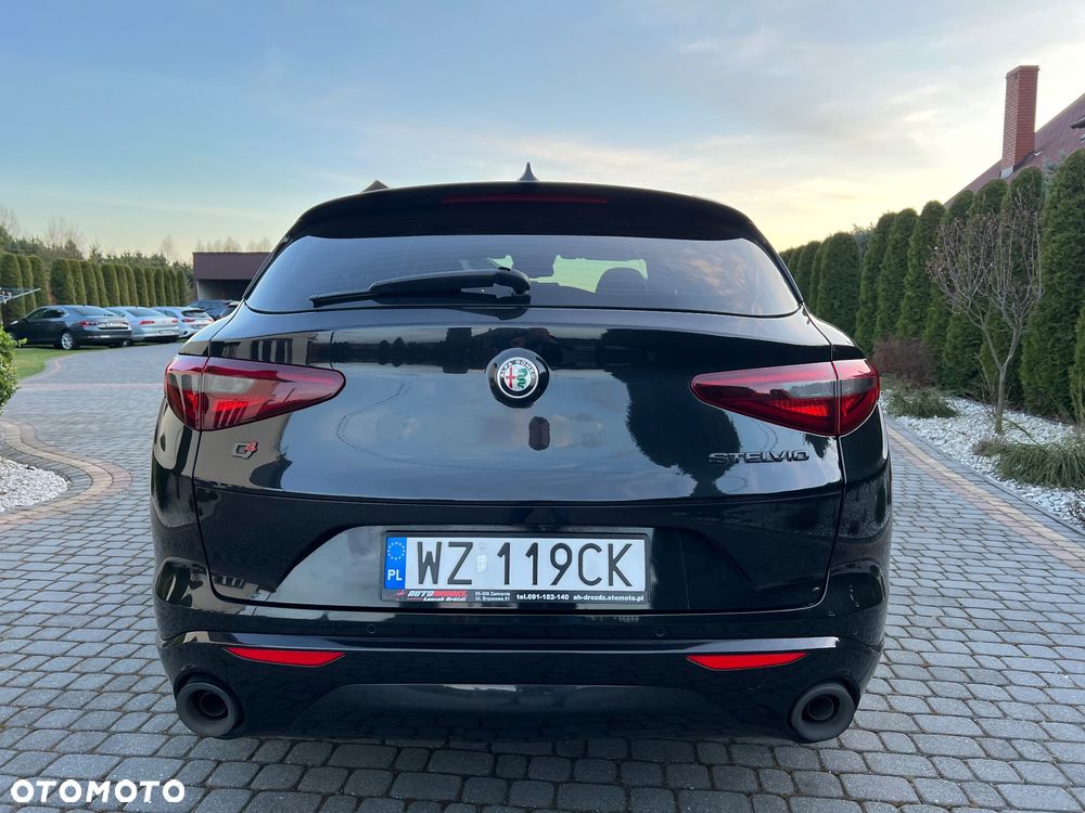 Alfa Romeo Stelvio 2.0 Turbo Veloce Q4 - 11