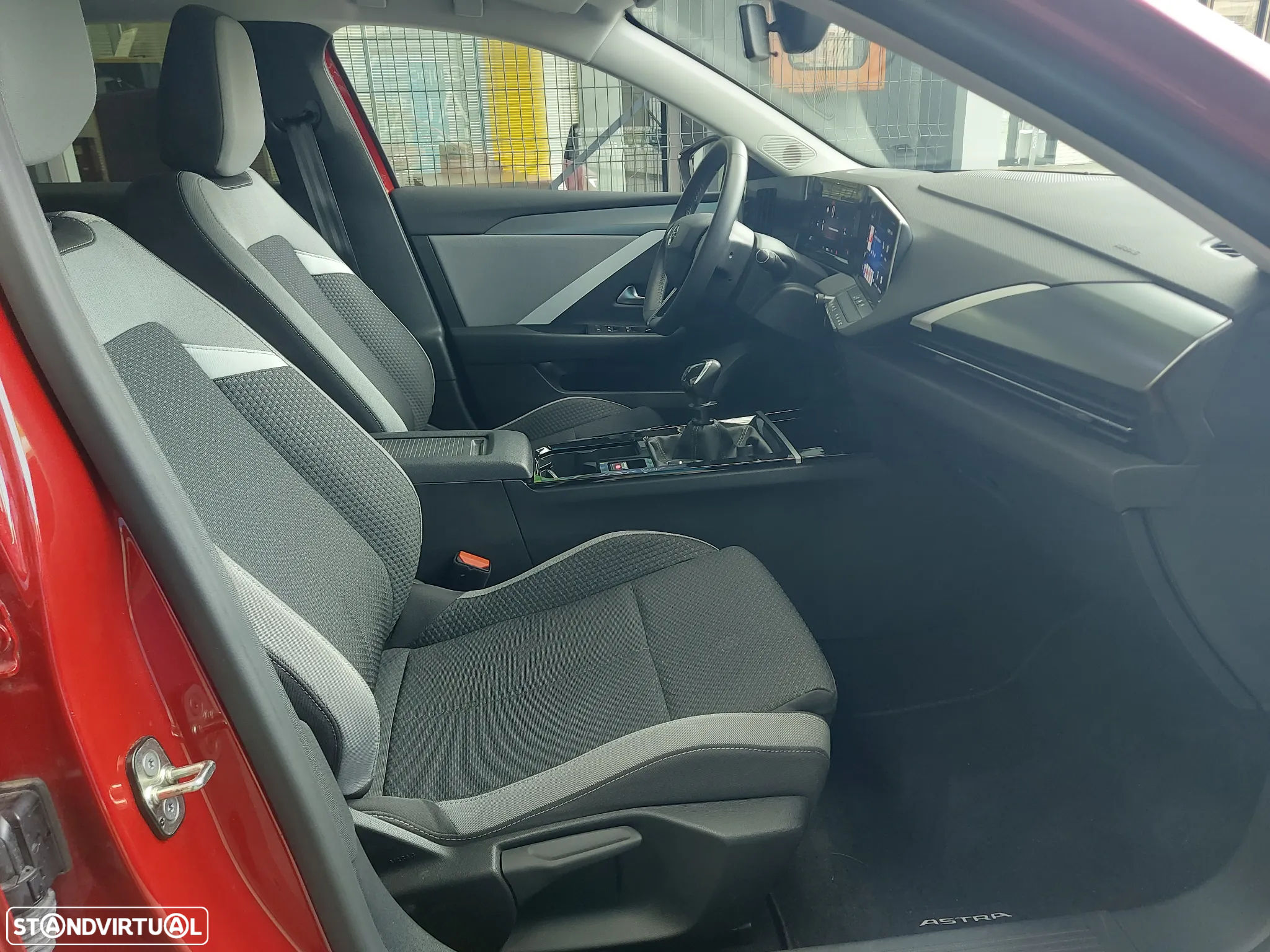 Opel Astra 1.2 T Business Edition S/S - 30