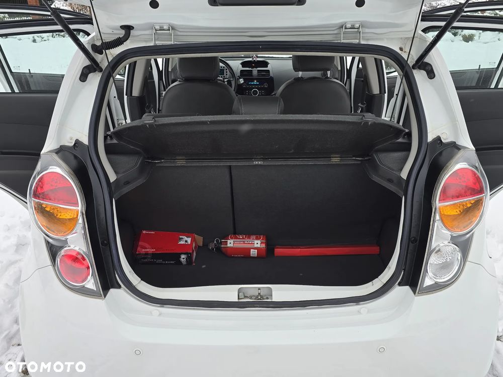 Chevrolet Spark 1.0 LS+ Design - 32