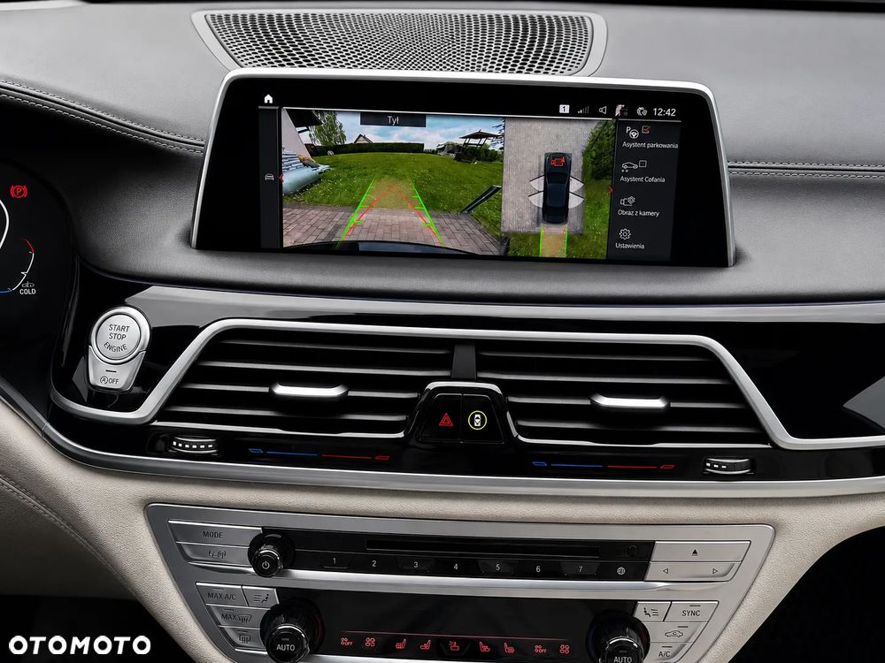 BMW Seria 7 750i xDrive sport - 26