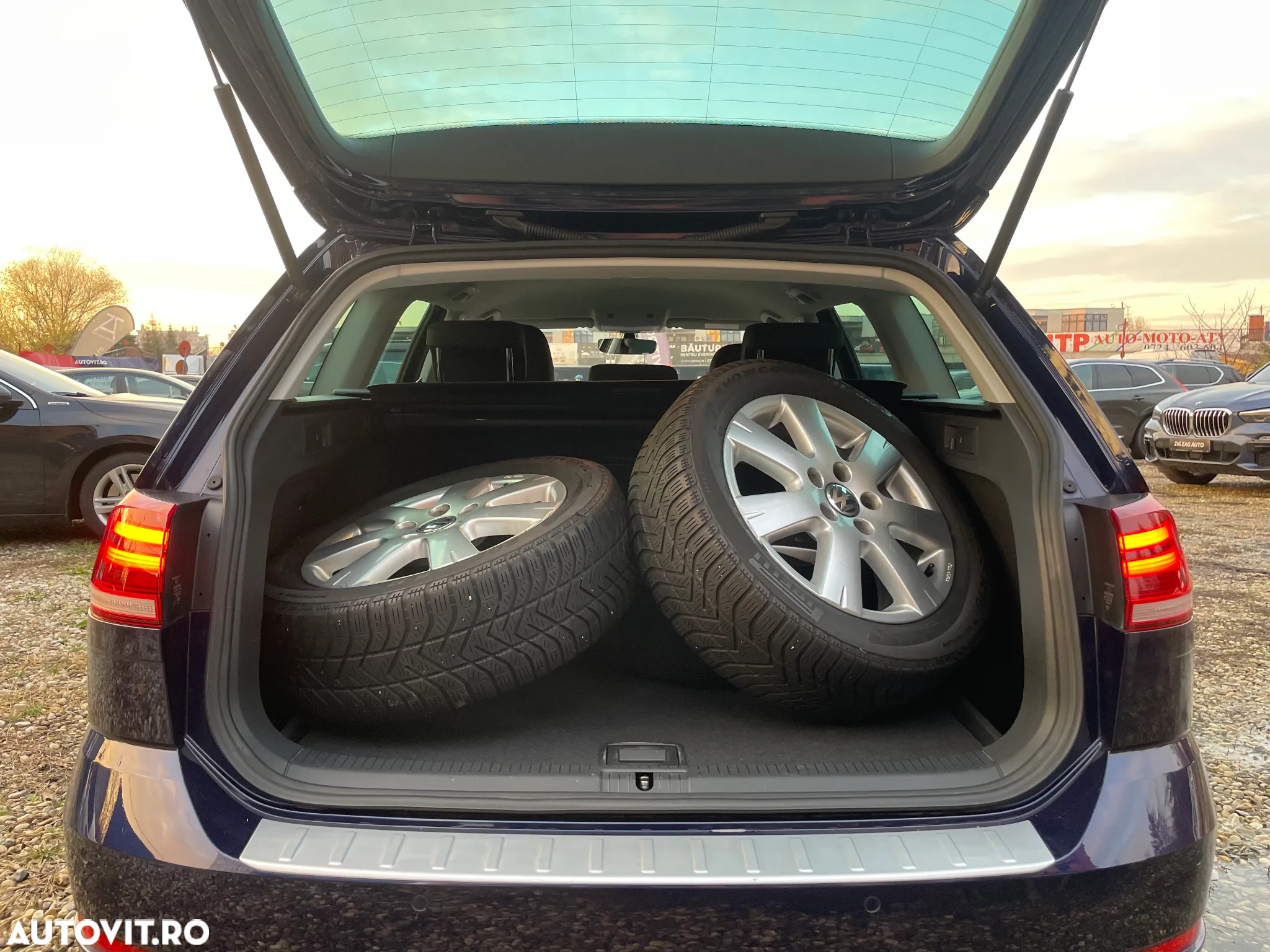 Volkswagen Golf 1.6 TDI DSG Highline - 10