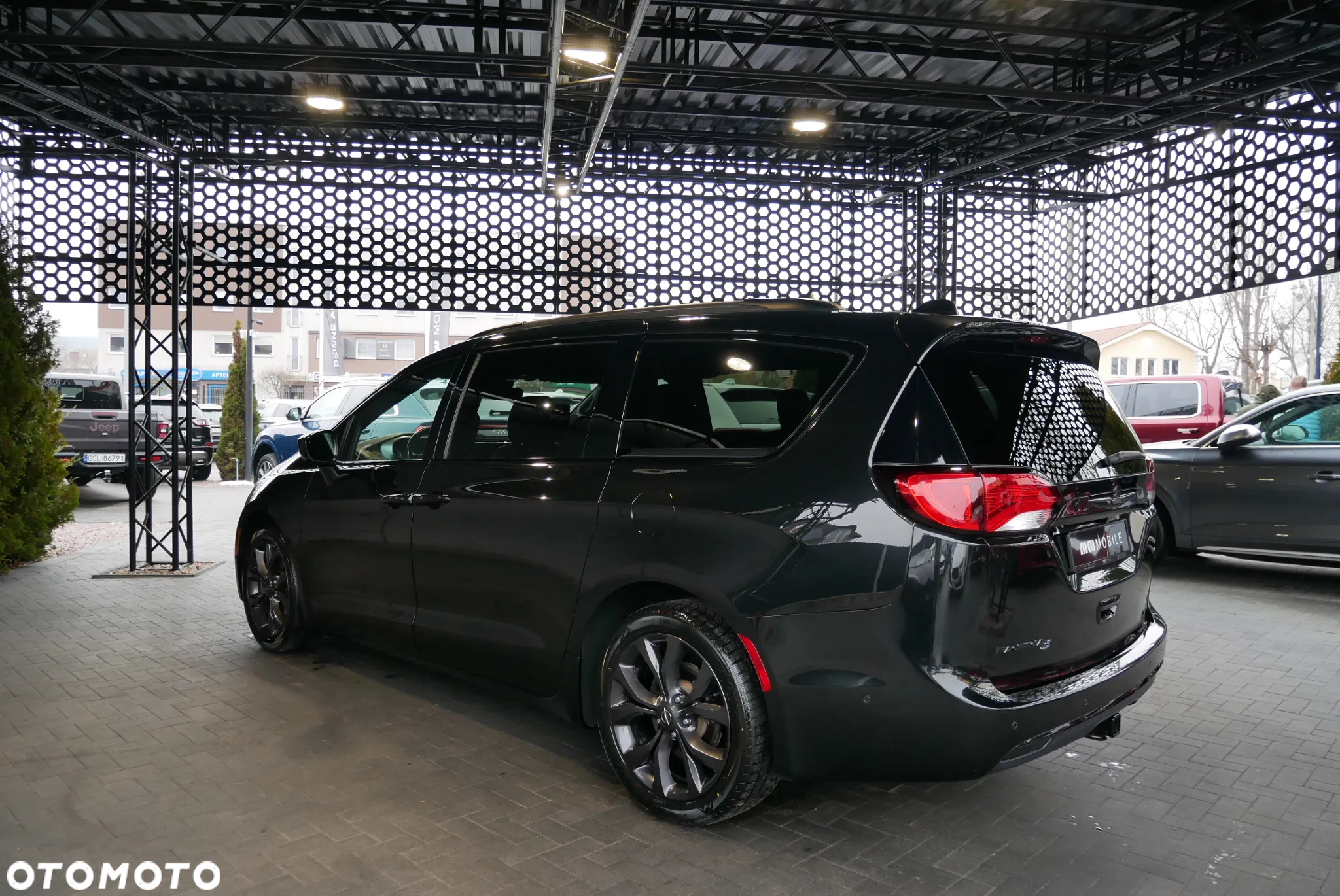 Chrysler Pacifica - 4