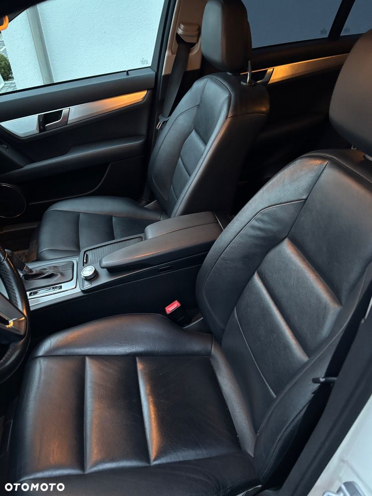 Mercedes-Benz Klasa C 250 CDI DPF 4Matic 7G-TRONIC BlueEFFICIENCY Avantgarde - 8