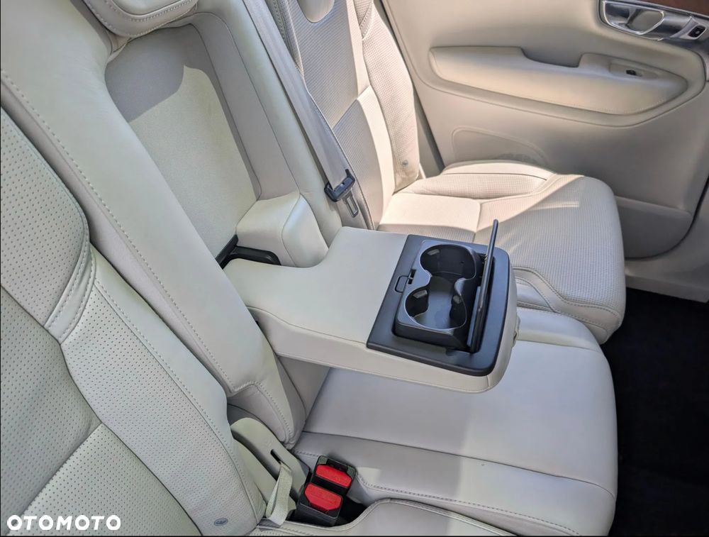 Volvo XC 90 - 23