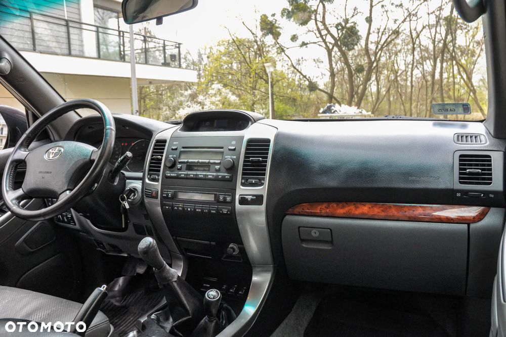 Toyota Land Cruiser - 10