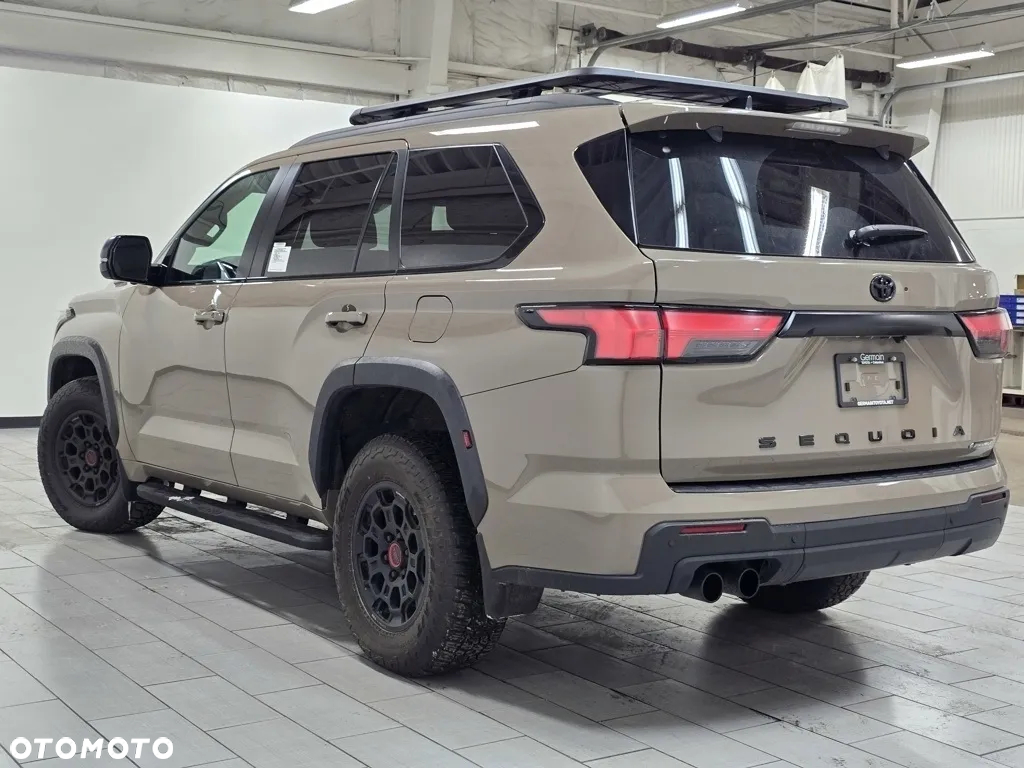 Toyota Sequoia - 8