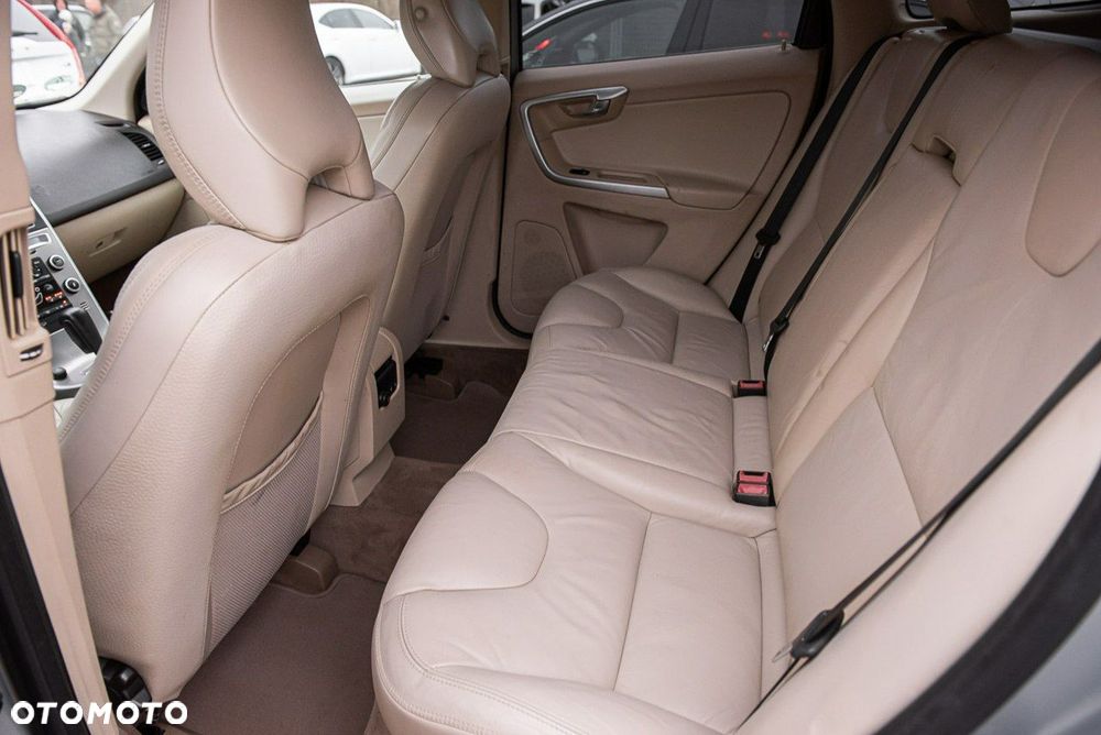 Volvo XC 60 D5 AWD Momentum - 7