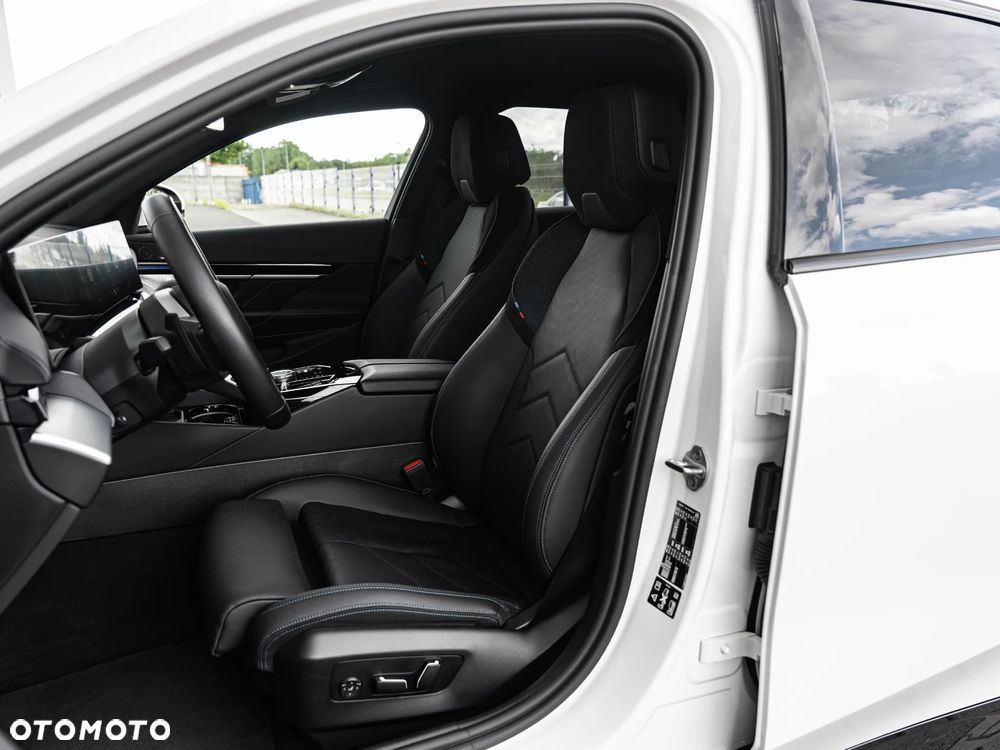 BMW Seria 5 520d xDrive - 23