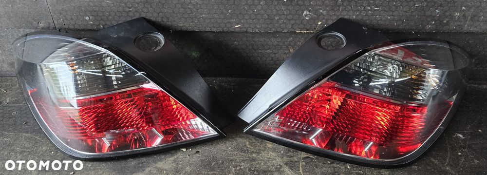 LAMPA TYŁ PRAWA LEWA 24451834 24451832 OPEL ASTRA H GTC - 1