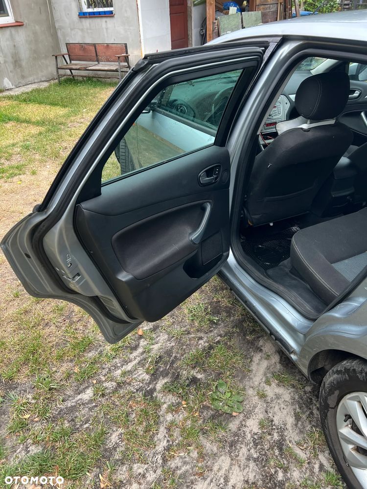 Ford Mondeo 2.5 Ghia - 14