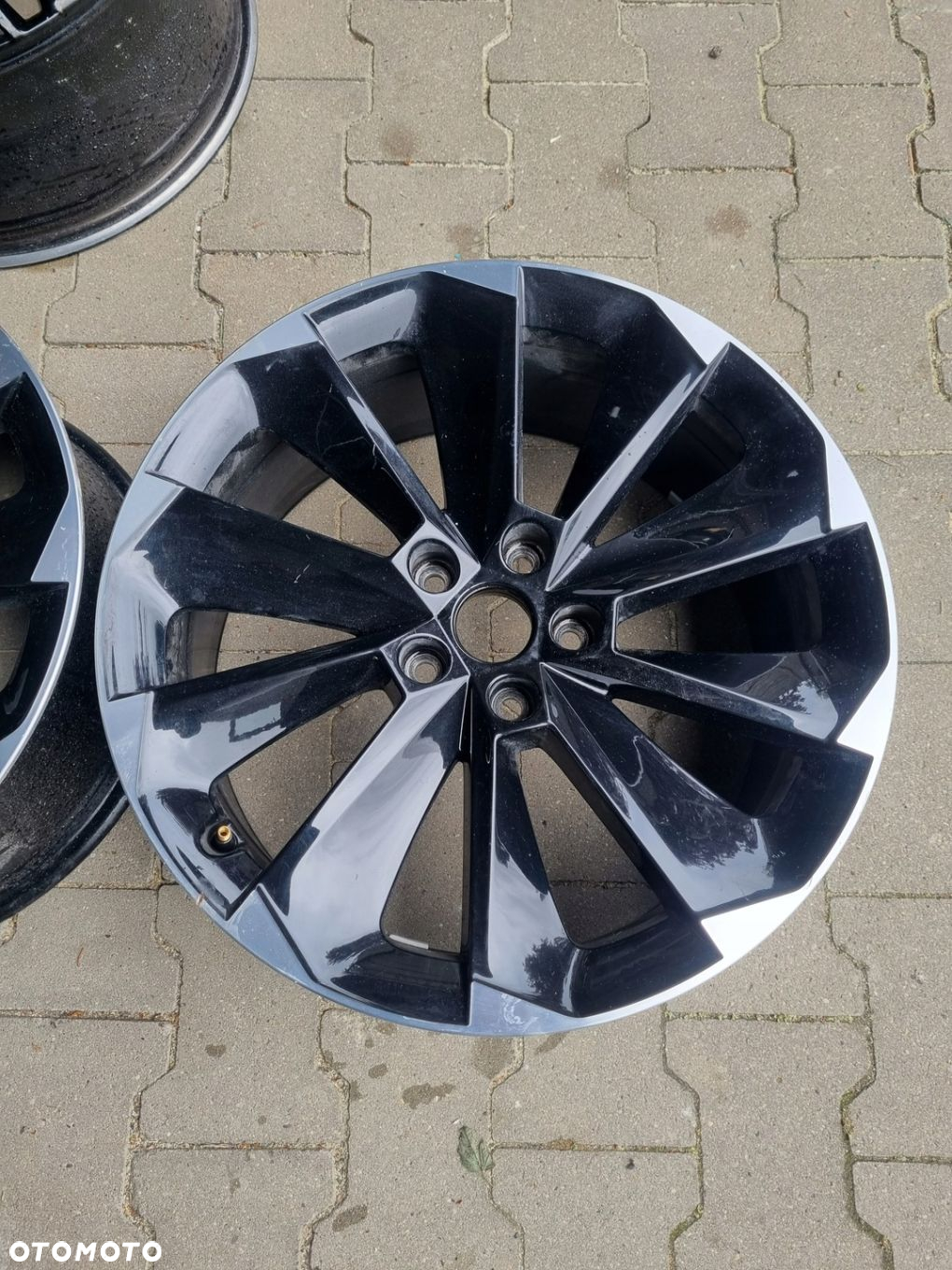 Felga aluminiowa Skoda OE SUPERB 3V0601025T 8.0" x 19" 5x112 ET 44 - 2