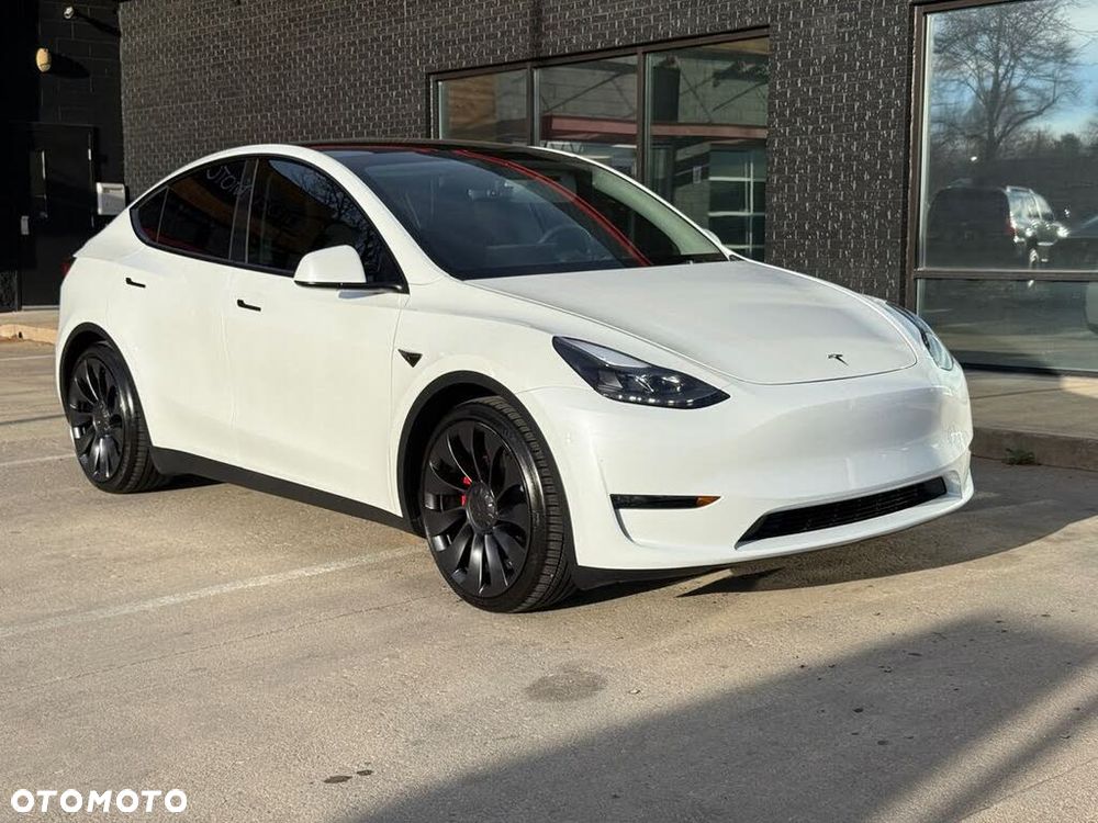 Tesla Model Y Performance Dual Motor AWD - 1
