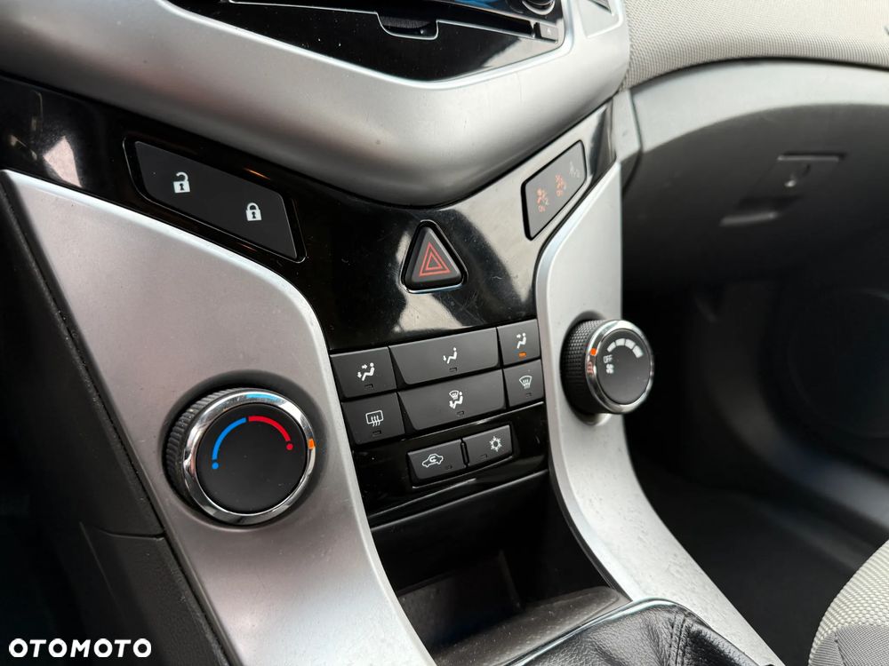 Chevrolet Cruze 1.6 LS - 33