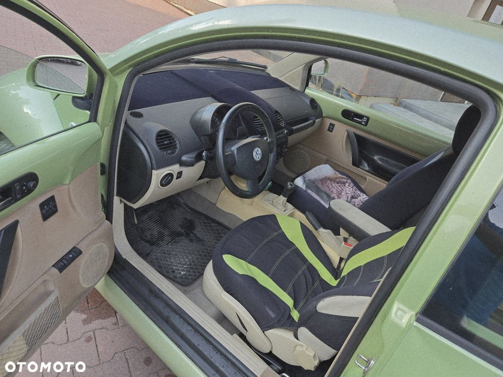 Volkswagen New Beetle - 11