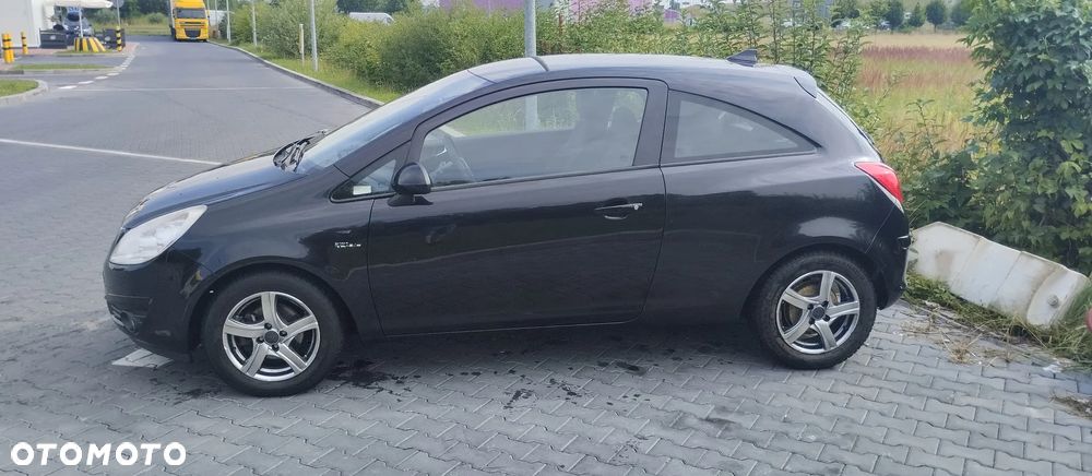 Opel Corsa 1.4 16V Cosmo - 11