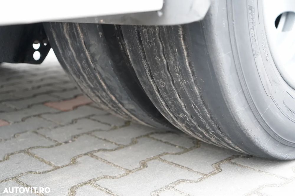 Wecon REMORCA - 7,7 M / AXĂ CULISANTĂ / ACOPERIȘ CULISANT / ȘINGURI CĂRUCIOR / SAF - 28