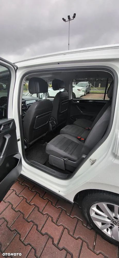 Volkswagen Touran - 12