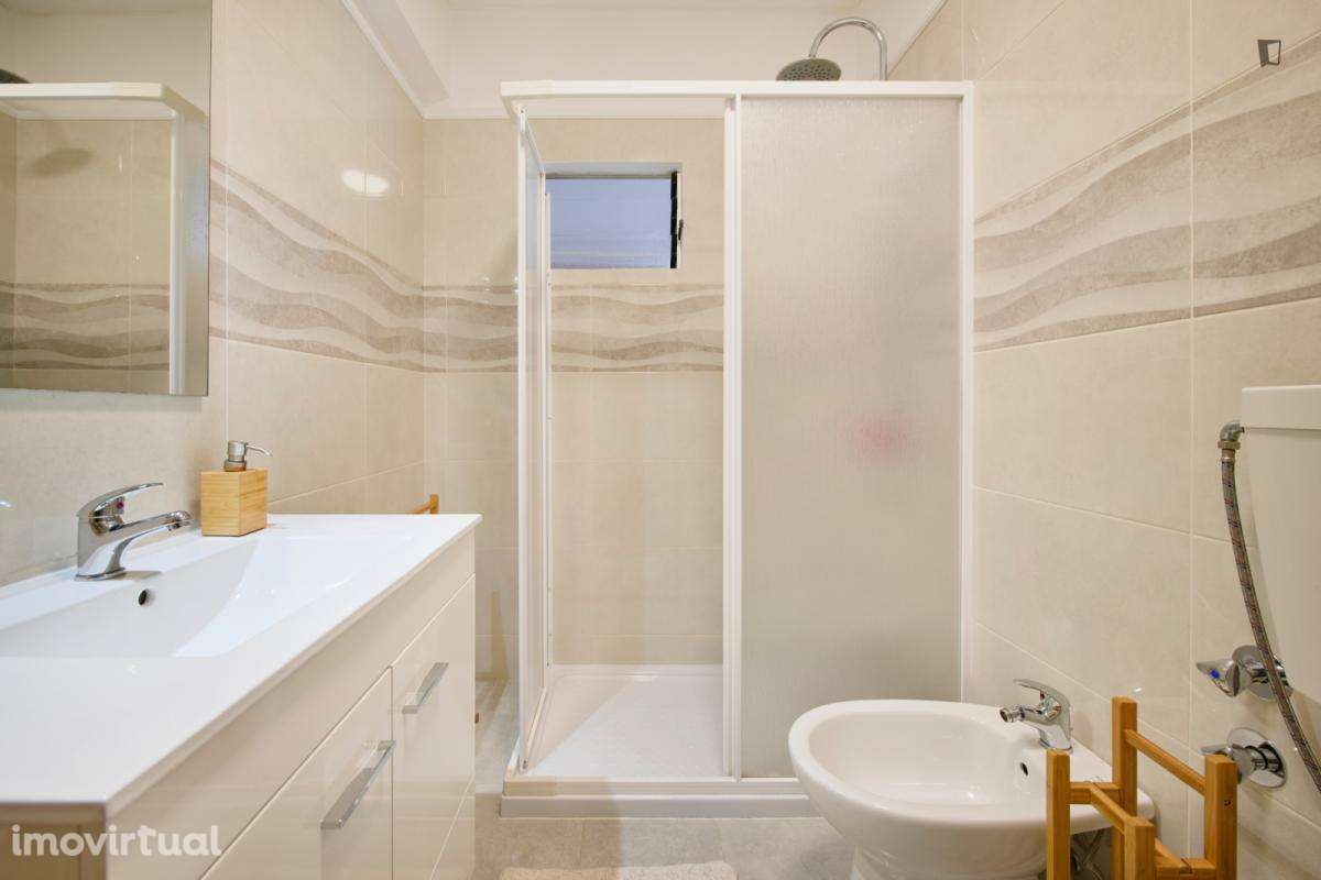 Quarto - localizado em Telheiras Lisbon - Grande imagem: 2/13