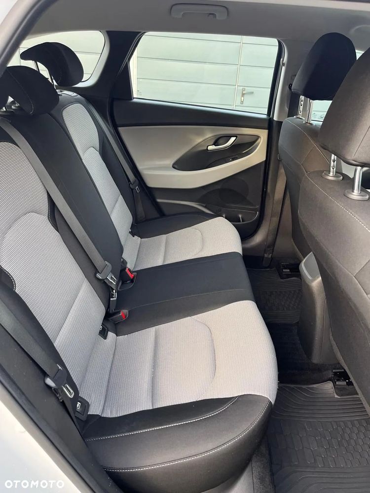 Hyundai i30 1.6 D Classic + - 19