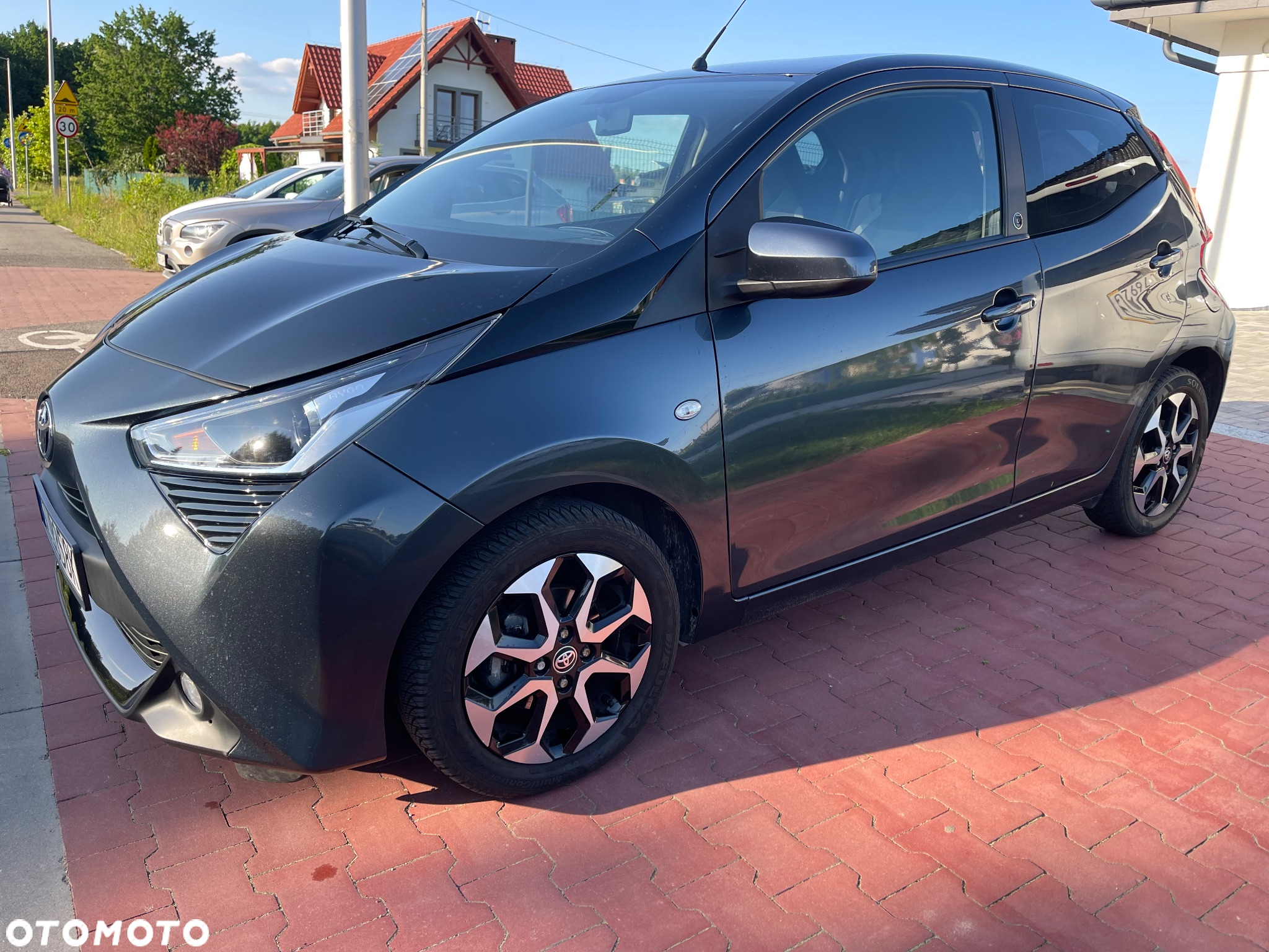 Toyota Aygo x.shift x-play connect - 4