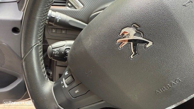 Peugeot 2008 1.5 BlueHDi Signature - 9
